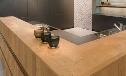 oben Holzarbeitsplatte, unten Schichtstoffarbeitsplatte oben Holzarbeitsplatte, unten Schichtstoffarbeitsplatte